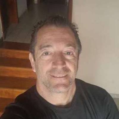  Hombre de 59 años Olivos