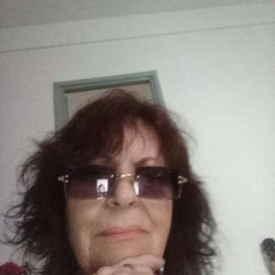  Mujer de +74 años Olivos