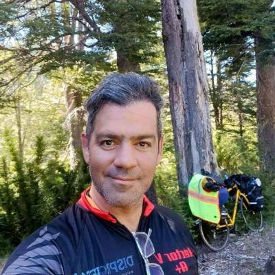 Hombre de 44 años Moreno
