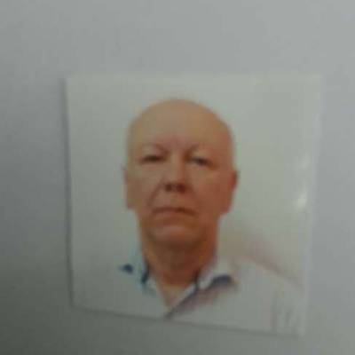  Hombre de 66 años Flores