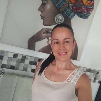  Mujer de 42 años Manizales