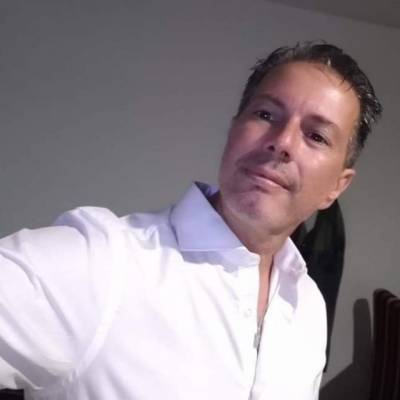  Hombre de 57 años 25 de Mayo