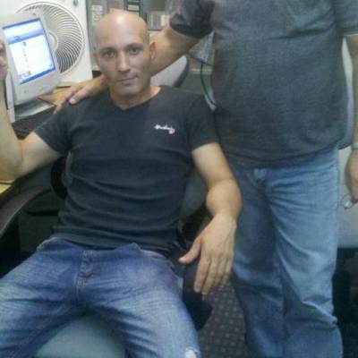  Hombre de 52 años Alte. Brown