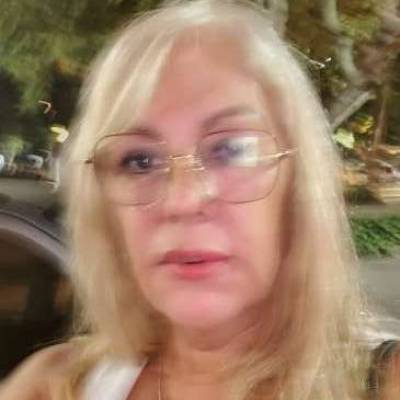  Mujer de 62 años Versalles