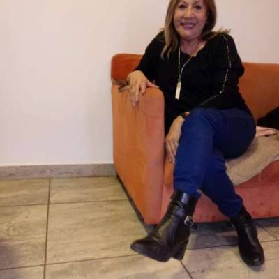 Conocer mujer de 73 años que vive en Liniers 