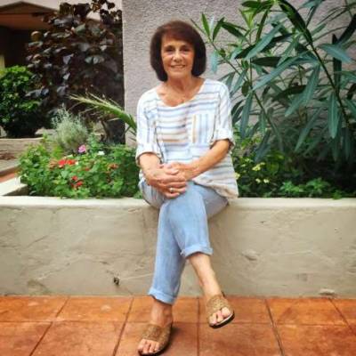 Conocer mujer de 78 años que vive en Palermo 