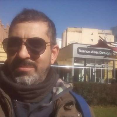 Conocer hombre de 44 años que vive en Abasto 