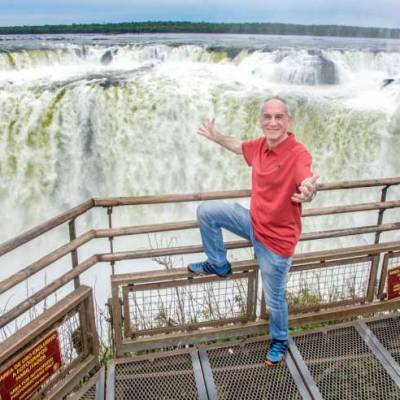 Conocer hombre de 74 años que vive en Mar del Plata 