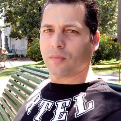 Conocer hombre de 41 años que vive en Montevideo 