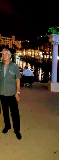 MACKIVER es una hombre de 71 años que busca amigos en Alicante 