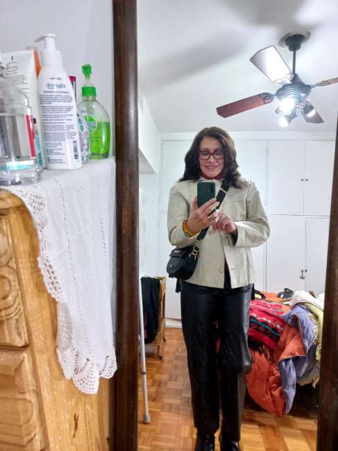 Conocer mujer de 68 años que vive en Barrio Norte 
