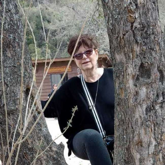 AQUIYAHORA es una mujer de 68 años que busca amigos en CABA 
