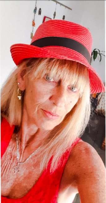 MEGG939 es una mujer de 63 años que busca amigos en CABA 