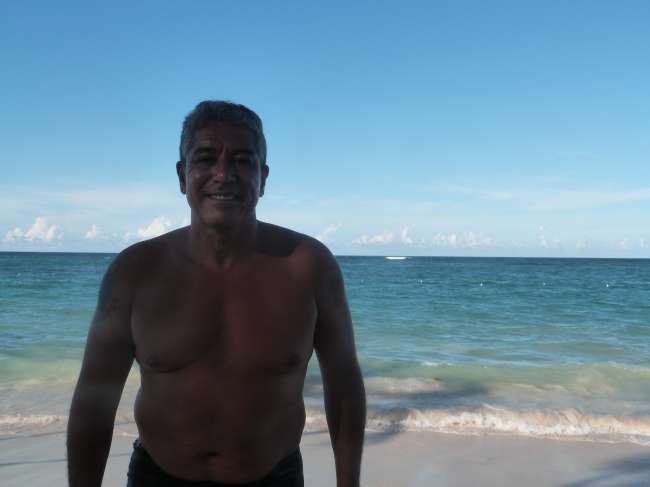 ROBERTOE23 es una hombre de 55 años que busca amigos en Buenos Aires 