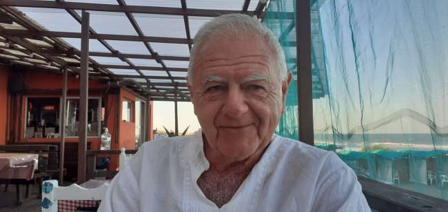 Conocer hombre de 77 años que vive en Villa Pueyrredon 