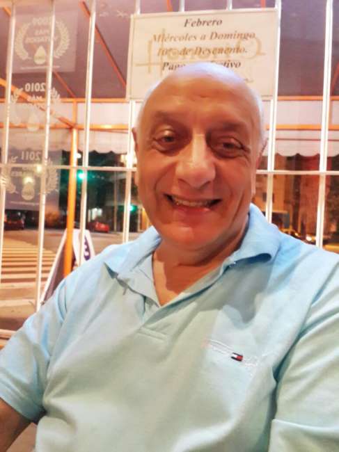 Conocer hombre de 74 años que vive en Caballito 