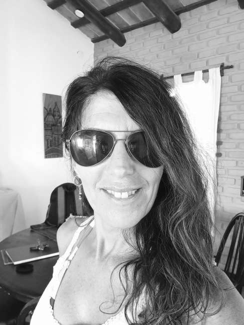 DEBORA2310 es una mujer de 51 años que busca amigos en CABA 