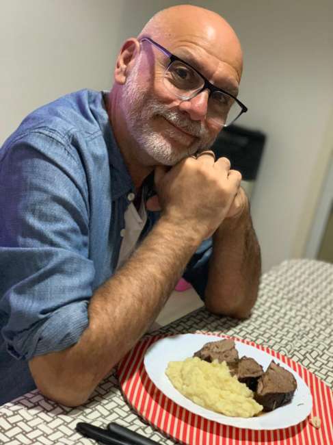 Conocer hombre de 66 años que vive en Villa Urquiza 