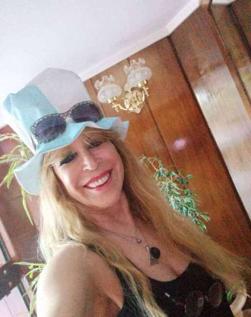 Conocer mujer de 64 años que vive en Villa Luro 