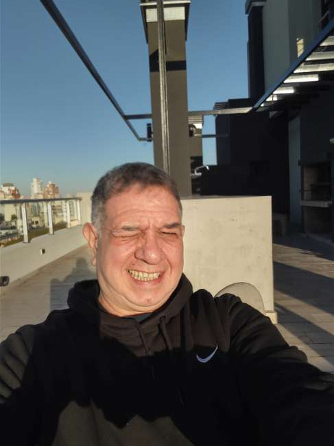 CLAUDIOX21 es una hombre de 59 años que busca amigos en CABA 