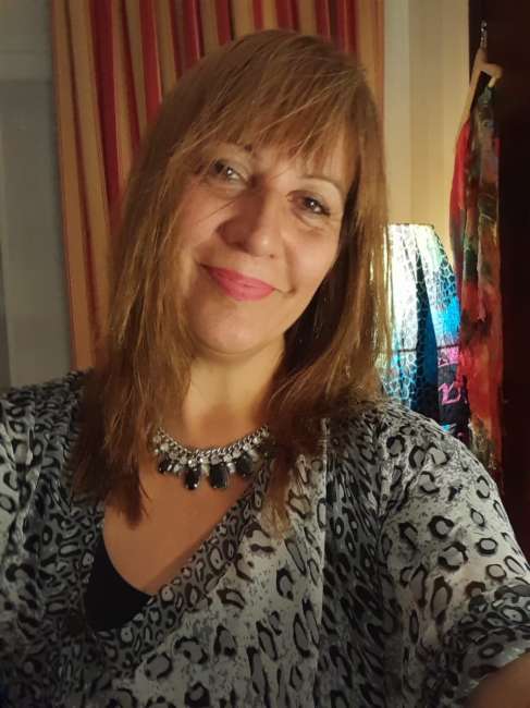 Conocer mujer de 49 años que vive en Abasto 