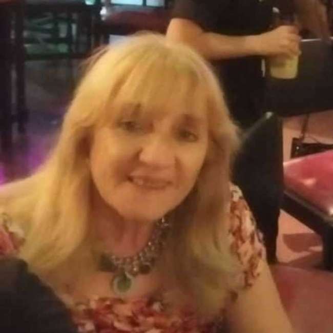 Conocer mujer de 69 años que vive en Villa Santa Rita 