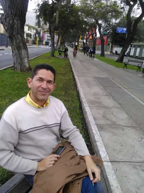 Conocer hombre de 45 años que vive en Montevideo 