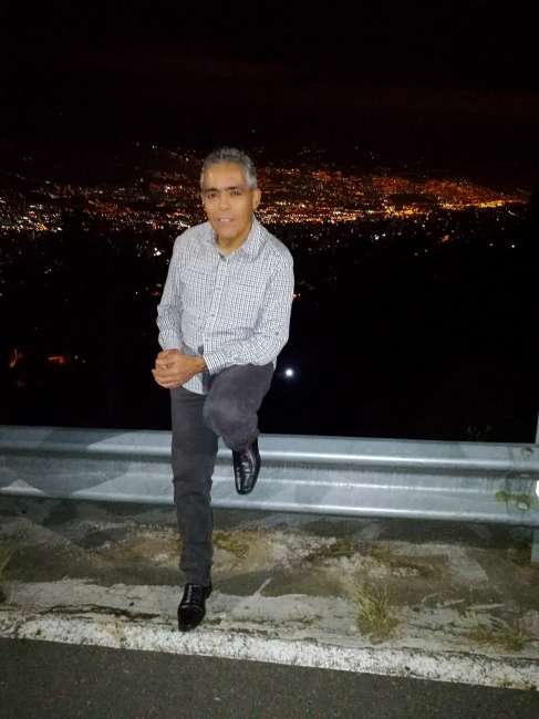 Conocer hombre de 47 años que vive en Medellin 