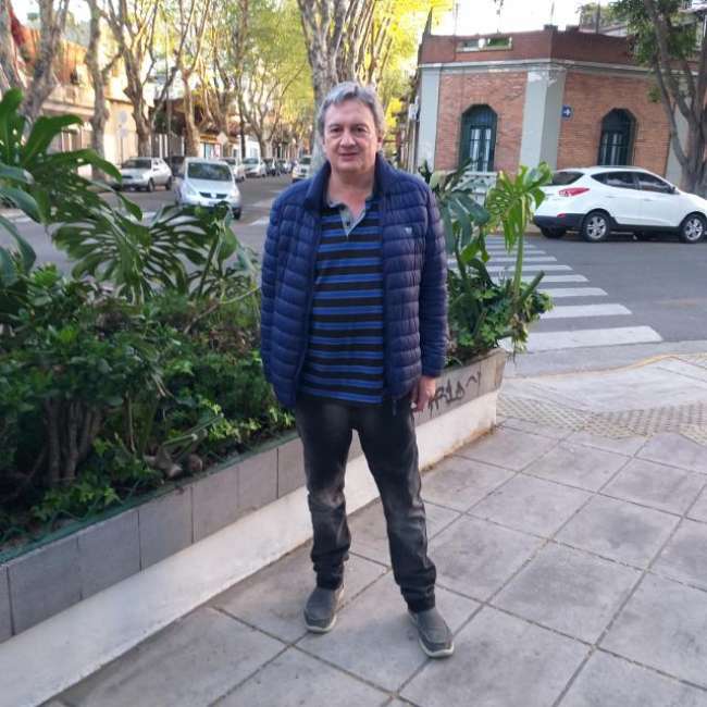Conocer hombre de 64 años que vive en Villa Ortuzar 