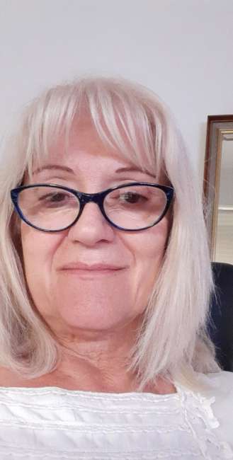 Conocer mujer de 71 años que vive en Palermo 