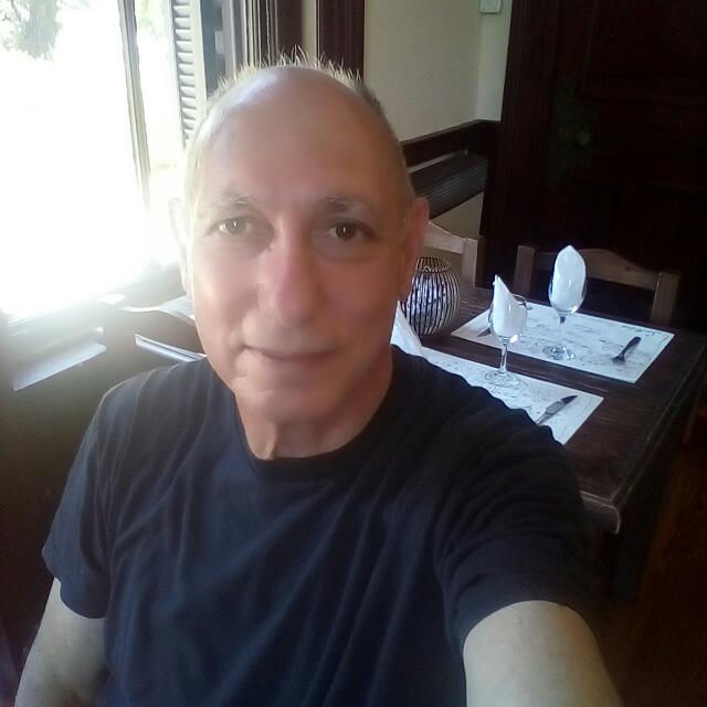Conocer hombre de 69 años que vive en Olivos 