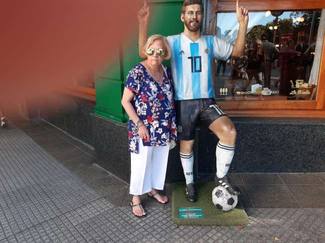 Conocer mujer de 74 años que vive en Palermo 