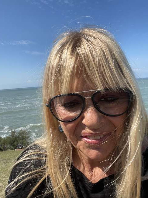 MILENA12 es una mujer de 68 años que busca amigos en Buenos Aires 