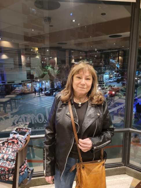Conocer mujer de 66 años que vive en Abasto 