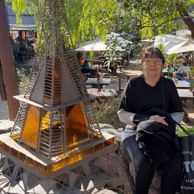 Conocer mujer de 64 años que vive en La Boca  