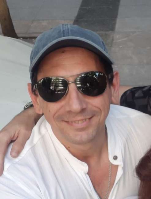 RODRIGO1971 es una hombre de 51 años que busca amigos en CABA 