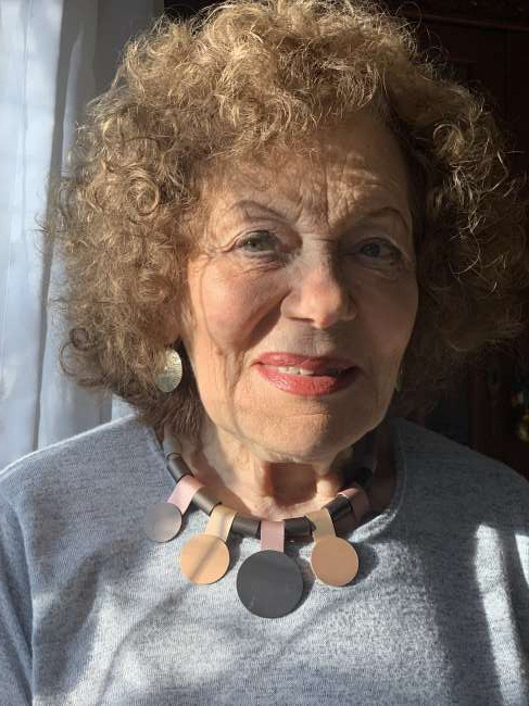 Conocer mujer de 75 años que vive en Belgrano 