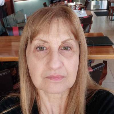 Conocer mujer de 63 años que vive en Villa Devoto 