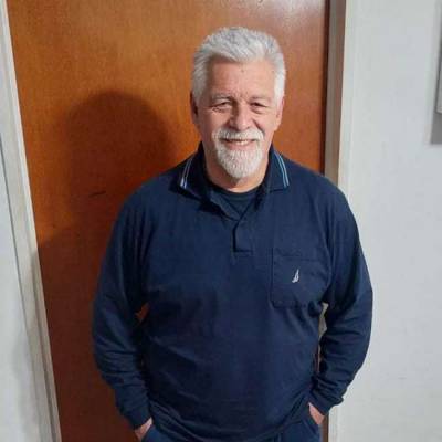 Conocer hombre de 68 años que vive en Lomas de Zamora 