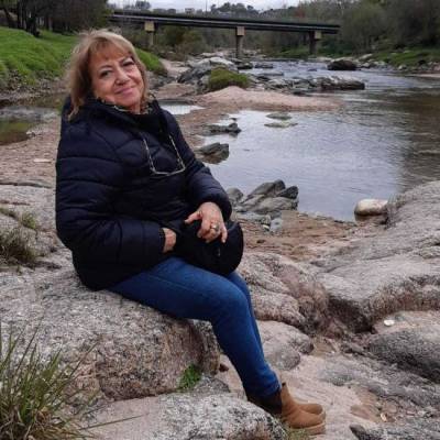 Conocer mujer de 73 años que vive en Villa Devoto 