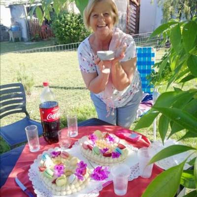 EZECANDE es una mujer de 63 años que busca amigos en Maldonado 