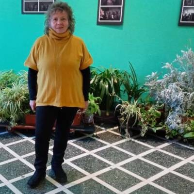 Conocer mujer de 66 años que vive en Villa Urquiza 