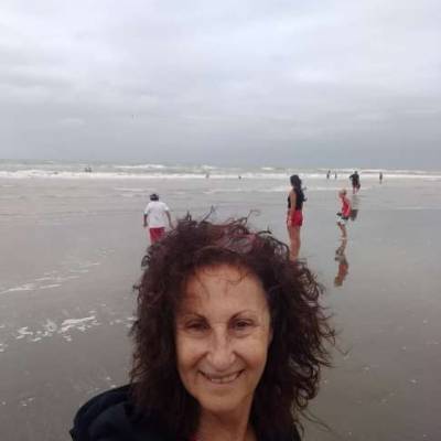 Conocer mujer de 68 años que vive en Villa Devoto 