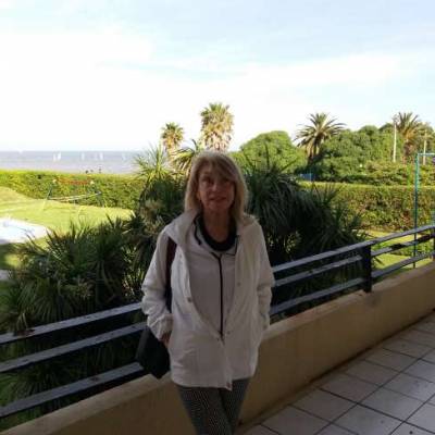 Conocer mujer de 67 años que vive en Montevideo 