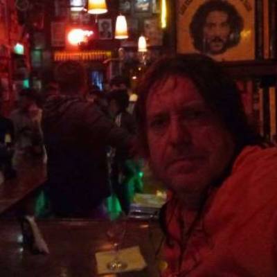 Conocer hombre de 50 años que vive en Haedo 