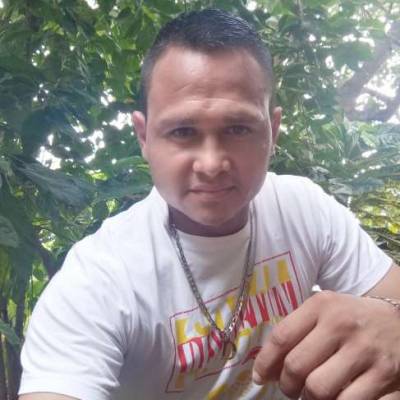Conocer hombre de 32 años que vive en Panama 
