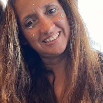 FABI30 es una mujer de 55 años que busca amigos en CABA 