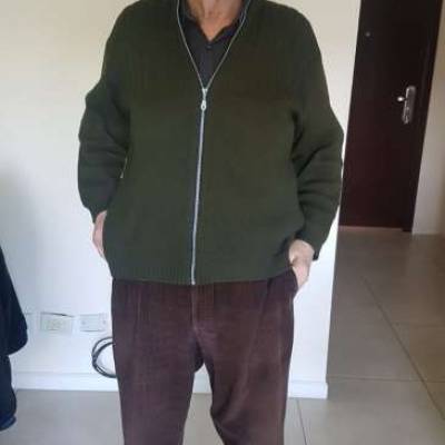 HFCAIARO es una hombre de 77 años que busca amigos en CABA 