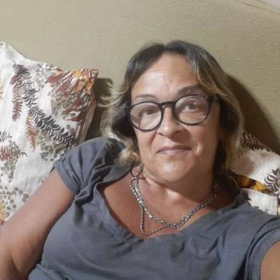 Conocer mujer de 61 años que vive en Saavedra 