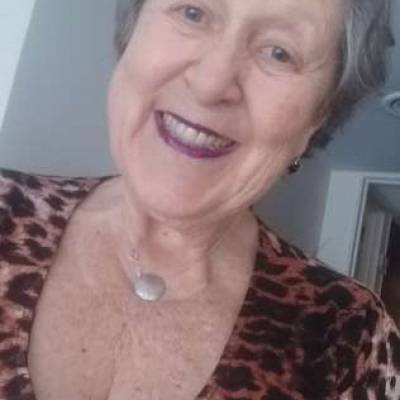 Conocer mujer de 71 años que vive en Villa Urquiza 